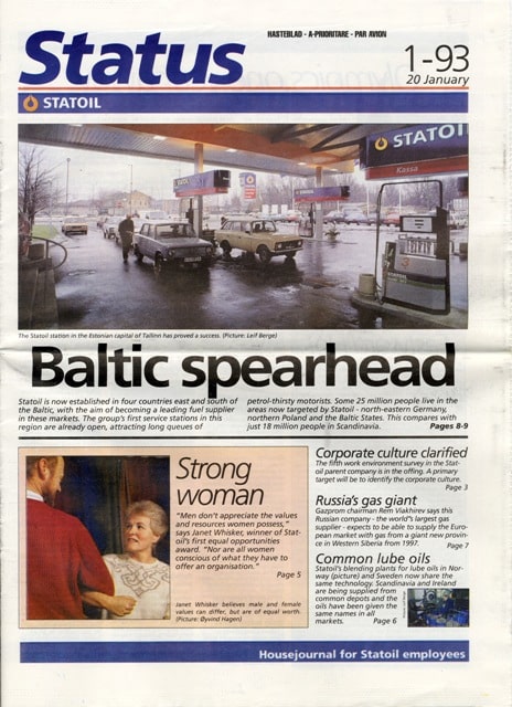 Fra 1993 ble Status også utgitt på engelsk. Dette er det første engelske Status. Kilde: Statsarkivet i Stavanger, Pa 1339 - Statoil ASA, Serie Xba - Status, arkivstykke 16.