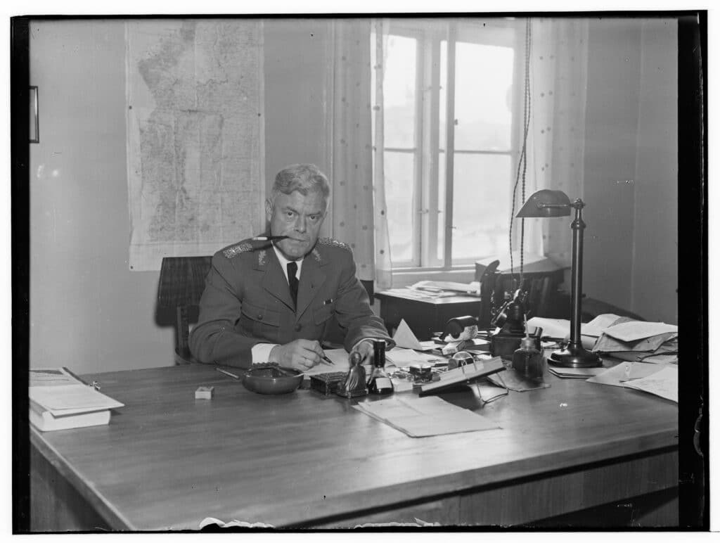 Minister Jonas Lie. Foto fra Nasjonal samlings glassplatesamling (Arkivverket/Riksarkivet/NTBs krigsarkiv/ RA/PA-1209/U/Ui/L019758).
