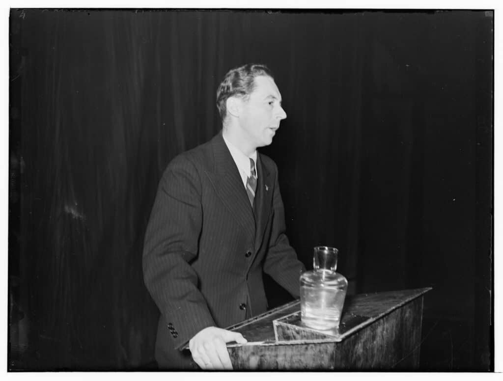Nasjonal Samling. Lærermøte i Eldorado 22. november 1940. Tale av Lunde (Arkivverket/Riksarkivet/NTBs krigsarkiv/RA/PA-1209/U/Ui/L019758).
