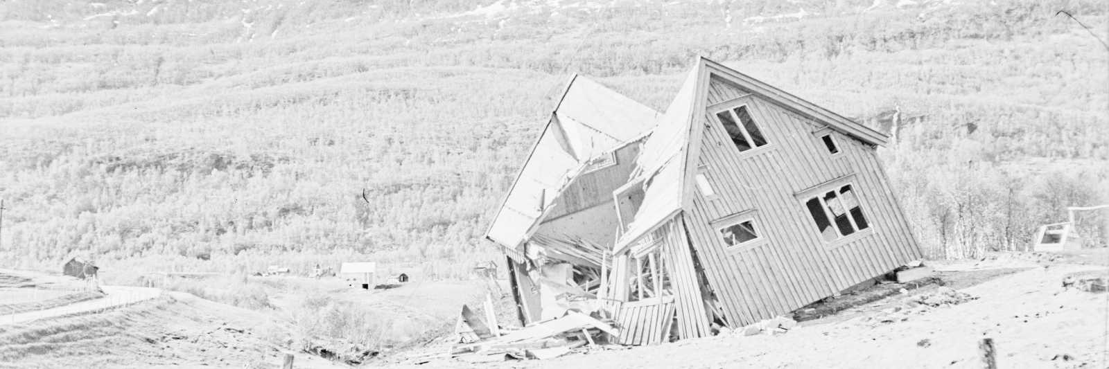 Fra kamper i Norge 1940. Norske soldater, sivile, ødeleggelser (NTBs krigsarkiv)