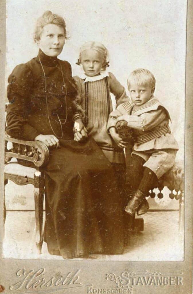 Portrett av Karsten Rødder tatt hos Olaf Herseth i Kongsgaten 22, Stavanger – tidlig 1900-tall.