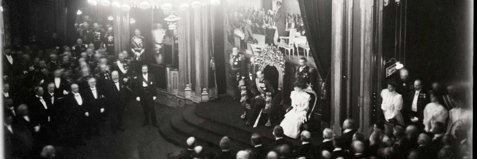 Edsaflæggelsen i Storthinget 21.11.1905. Arkivreferanse: RA/PA-1296/U/L0001/0001/0007