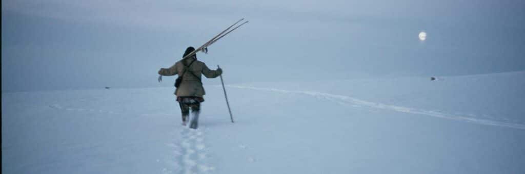 Guođoheaddji sabehiiguin /Reingjeter med ski (foto: Erik Borg).