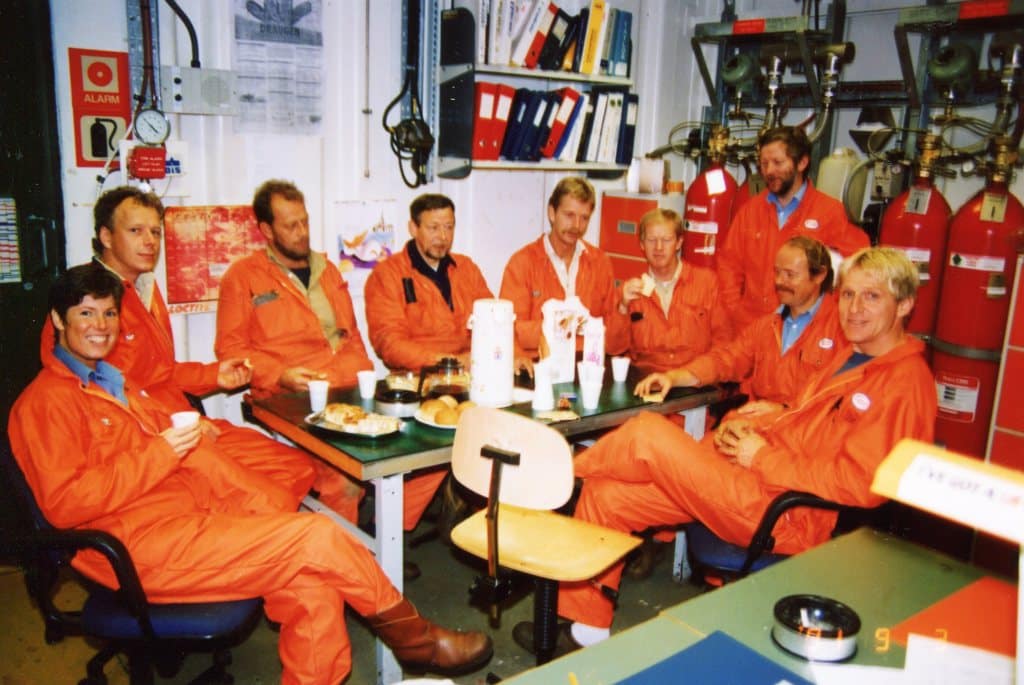 Arbeidere spiser lunsj på Odin i 1991. Fotograf ukjent.
