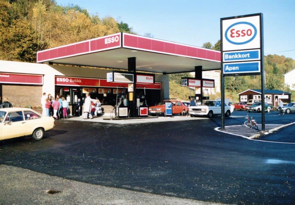 Atle Helland Servicenter. Tysnes i Hordaland, 1986. Fotograf ukjent.
