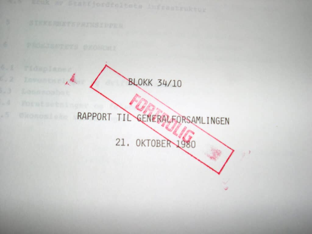 Statoil innkalte til ekstraordinær generalforsamling 3. november 1980. Agenda var utbyggingsplanene for Gullfaks A. Dette var første gang et norsk selskap skulle stå for utbygging og drift av et oljefelt. En lang lærings- og utviklingsprosess lå foran selskapet. I tiden etter generalforsamlingen ble det fra Statoils side lagt et massivt press på myndighetene for å få Gullfaks så langt frem i utbyggingskøen som mulig. Perioden som fulgte var preget av mange utredninger og vurderinger, komiteer og møter og ikke minst tautrekking og bearbeiding av de ulike beslutningstakerne.
