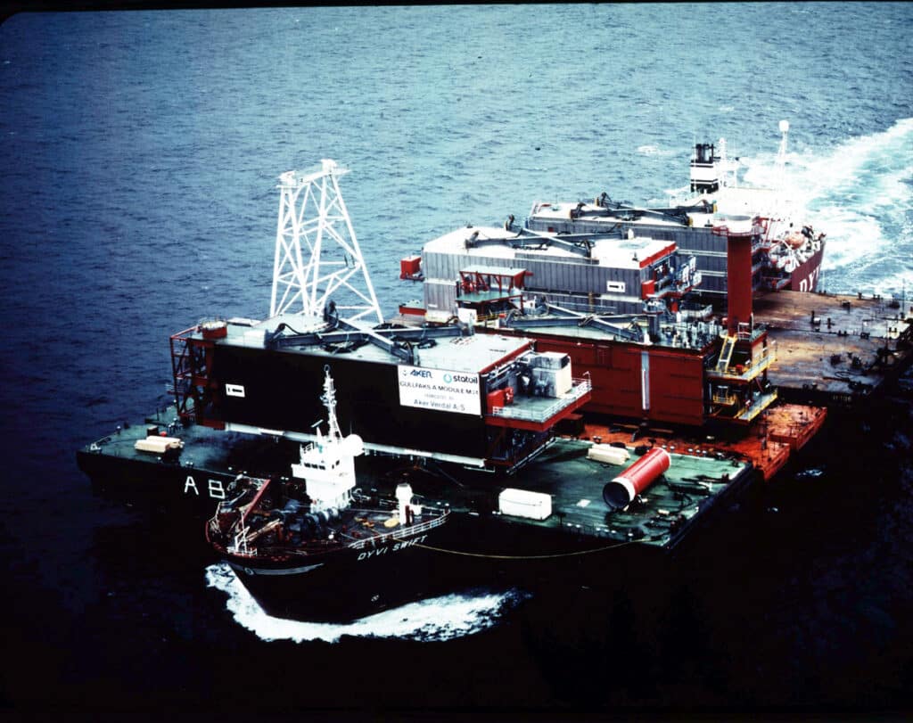 Tildelingen av blokk 34/10 på norsk kontinentalsokkel i 1978 ble en milepæl i norsk petroleumshistorie. For første gang var alle rettighetshaverne på et felt norske selskap. Statoil fikk tildelt 85 %, Hydro 9% og Saga 6%. I tillegg ble Statoil utpekt som operatør. Tiden frem mot denne tildelingen hadde vært preget av stor interesse både fra nasjonale og internasjonale selskap, og blokk 34/10 gikk under navnet ”Gullblokken”.