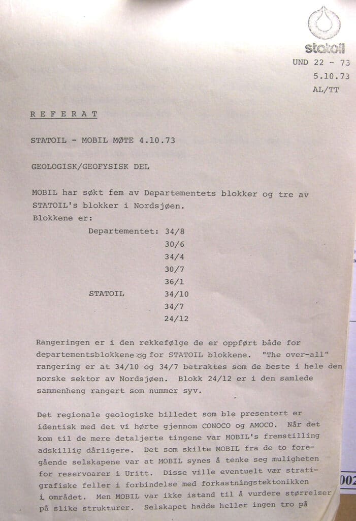 KONSESJON: I følge petroleumsloven § 1-1 eier den Norske Stat alle undersjøiske petroleumsforekomster på norsk kontinentalsokkel. I følge petroleumsloven § 2-1 kan et selskap søke om tillatelse til å foreta diverse undersøkelser på ønskede områder. Denne tillatelsen gir derimot ikke rett til leteboring. For å foreta dette må man inneha en utvinningstillatelse, og området må være åpent for letevirksomhet i henhold til petroleumsloven § 3-1.