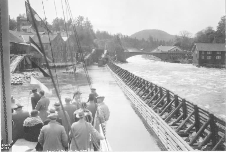 På vei mot Ulefoss sluse, før 1933. (Arkivreferanse Skien-Telemarkens Dampskipsselskap)