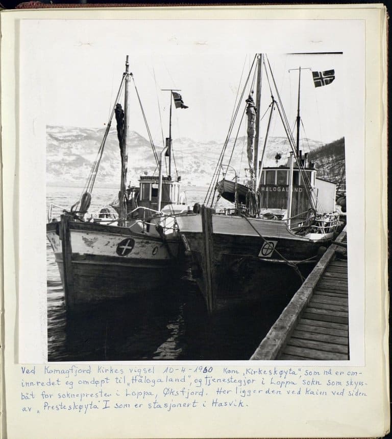 Side fra Kirkeskøytas album. (SATØ S-1512: Arkivet Biskopen i Nord-Hålogaland, Lpnr. 563, Statsarkivet i Tromsø.)