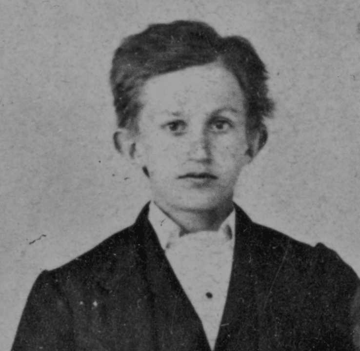 Sort‑hvitt portrettutsnitt av Alexander Kielland, som viser hodet og øvre del av overkroppen. Bildet er trolig tatt på 1860‑tallet, altså midt i Alexander Kiellands skolegang.