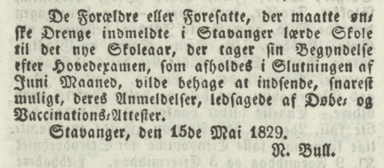 Avisoppslag fra Christiansands Contoirs Addresse‑Efterretninger 20. mai 1829 med kunngjøring til foreldre om innmelding av gutter i Stavanger lærde Skole. Oppslaget ber om å sende inn anmeldelser «ledsagede af Døbe- og Vaccinations-Attester» snarest mulig før nytt skoleår.